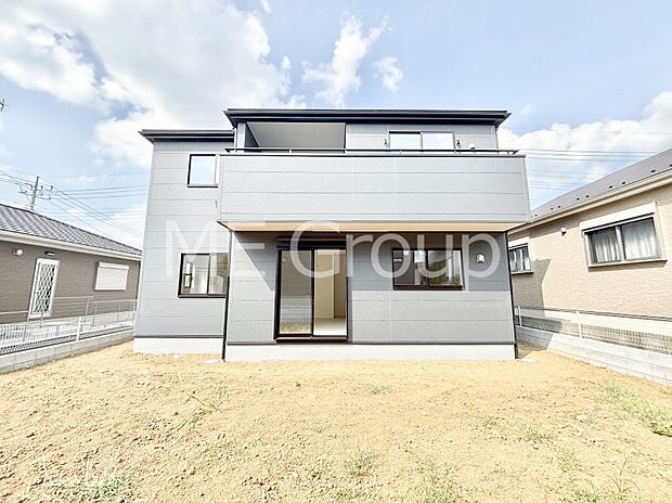 洗練された外観、上質な住空間が広がる室内は永く安心して過ごせる住居です。 