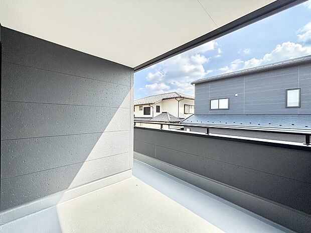 上部に屋根がかかっているので急な雨の時にも安心です。 