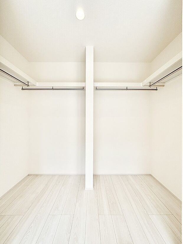 ウォークインクローゼット付きで生活空間を広く利用できます。