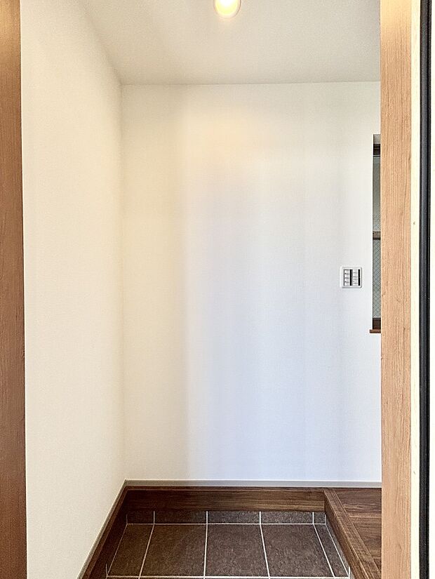 窮屈さを感じさせない広々玄関！ 