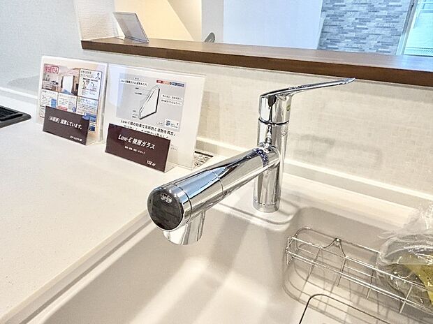 いつでも清潔なおいしいお水を。一つの水栓で水道水と浄水を使い分け。