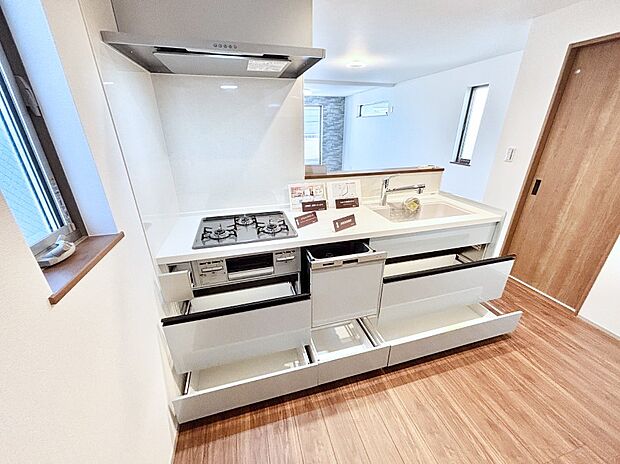 使いやすさを優先したスライド式収納タイプ！