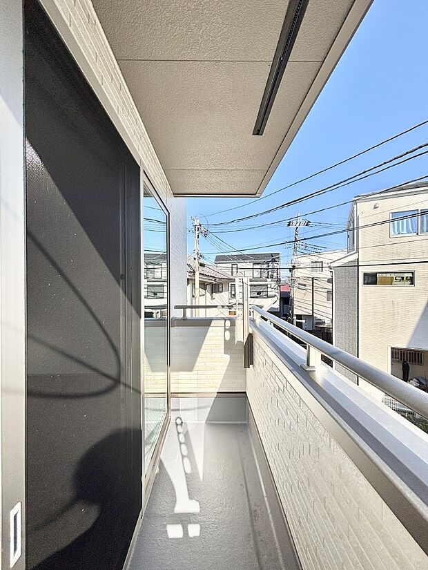 南向きバルコニーが2ヶ所付き。洗濯物も気持ちよく干せそうですね。