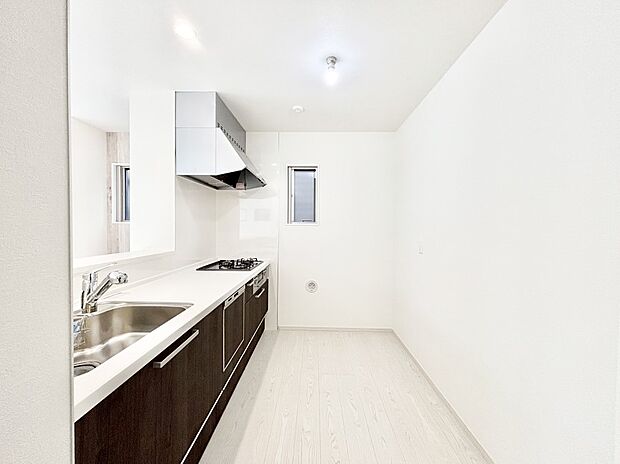 広々とした使い勝手の良いキッチンで日々のお料理も楽しくなりそう