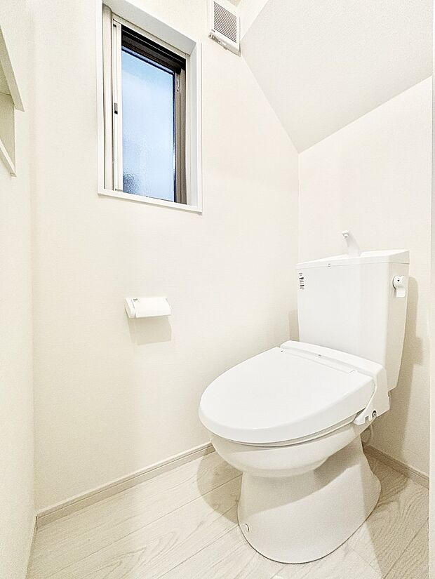 トイレは温水洗浄機能付き