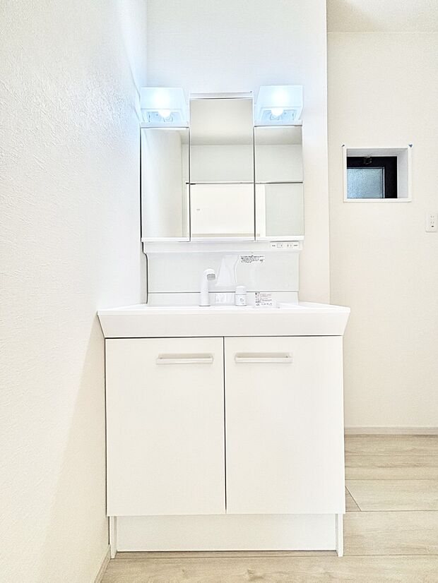 収納力と機能性に優れた洗面化粧台