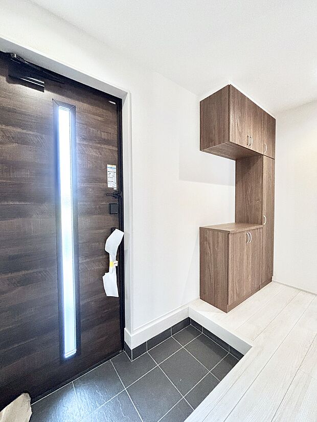 飾り棚を利用して、お越しいただくお客様をおもてなしできます。