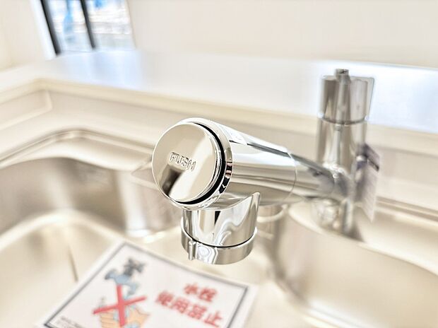 いつでも清潔なおいしいお水を。一つの水栓で水道水と浄水を使い分け。