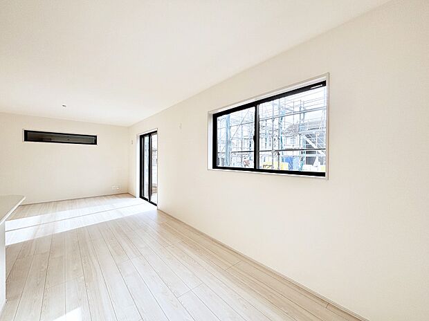 日当たりの良いリビング。お気に入りのグリーンを飾れば更に心地よさがアップ！