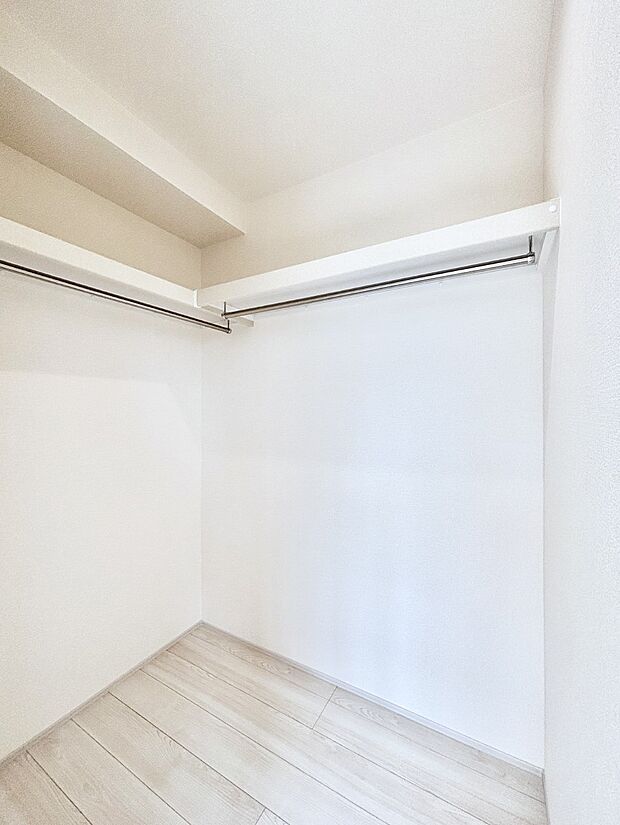 ウォークインクローゼット付きで生活空間を広く利用できます。