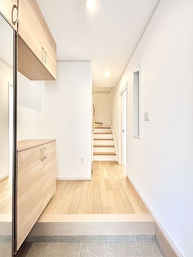 家族の帰宅やお客様をあたたかく迎える玄関  