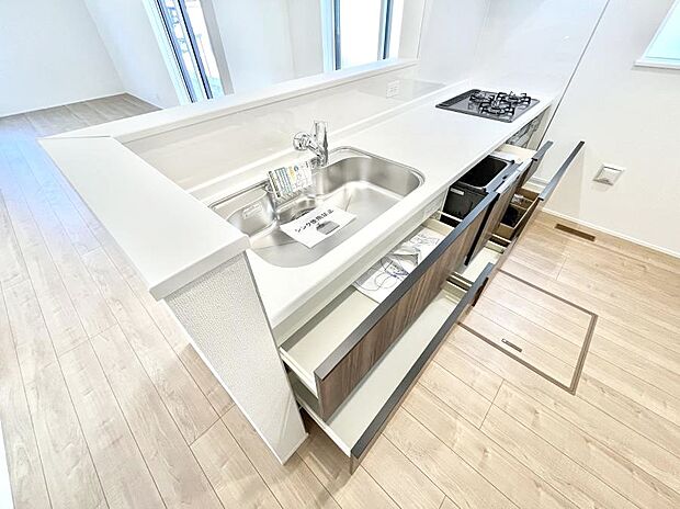 使いやすさを優先したスライド式収納タイプ!