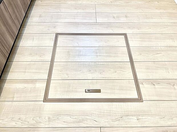 床下収納付き!日用品・非常用品の収納にも大活躍。