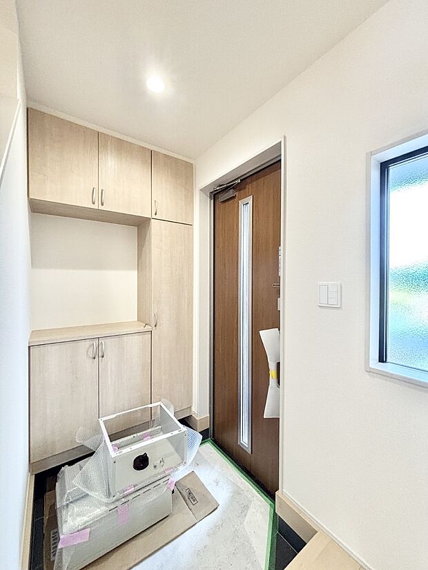 飾り棚を利用して、お越しいただくお客様をおもてなしできます。