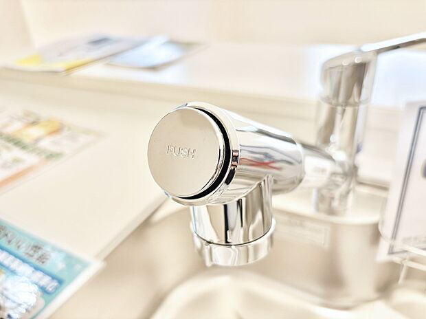 いつでも清潔なおいしいお水を。一つの水栓で水道水と浄水を使い分け。