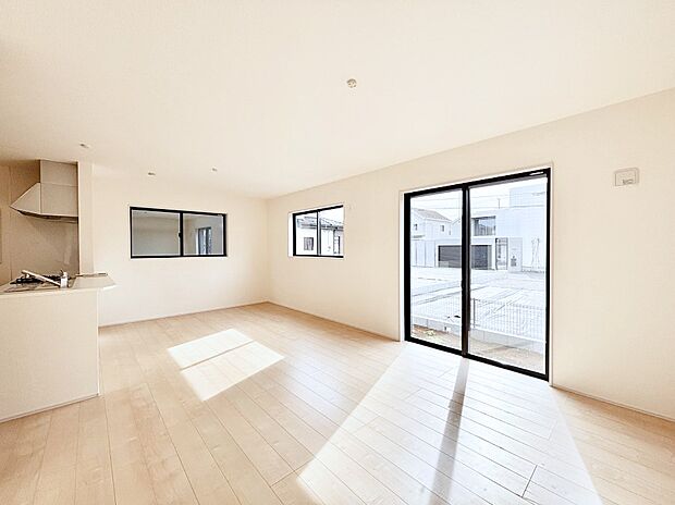 日当たりの良いリビング。お気に入りのグリーンを飾れば更に心地よさがアップ！