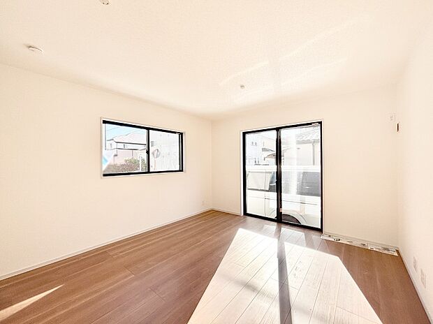 家族団らんの時間も増えそうなくつろぎのリビングダイニング。   