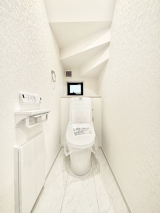 明るく清潔感のあるトイレです。 