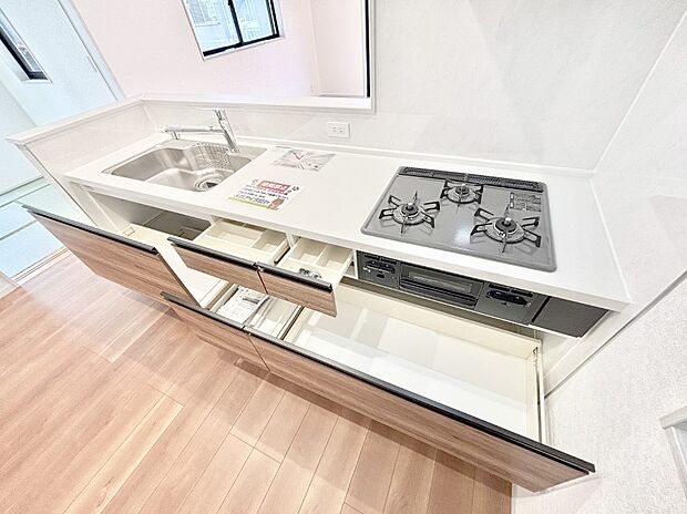 使いやすさを優先したスライド式収納タイプ！