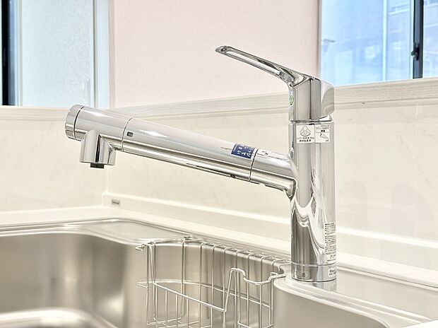 いつでも清潔なおいしいお水を。一つの水栓で水道水と浄水を使い分け。