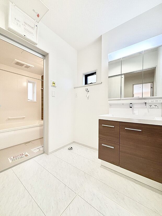 身支度もスムーズにおこなえる脱衣場      