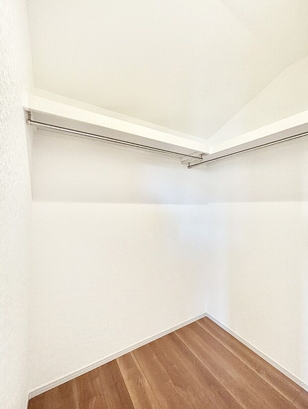 ウォークインクローゼット付きで生活空間を広く利用できます。