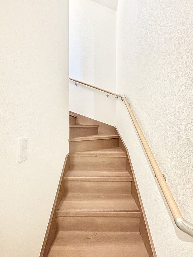 安全性を考慮し階段には手すりを設置しています