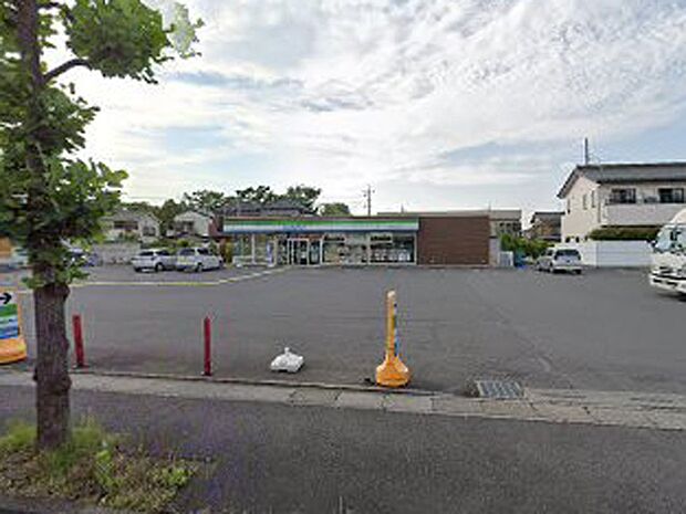 コンビニ 200m ファミリーマート 八潮緑町三丁目店
