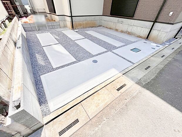 駐車2台可能!急なお客様の駐車に。また、ご家族の自転車スペースとしても大活躍。
