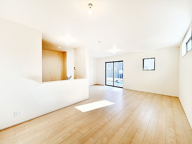 家族団らんの時間も増えそうなくつろぎのリビングダイニング。