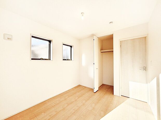 使いやすい形でベットや家具の置き方にも困ることもありません。