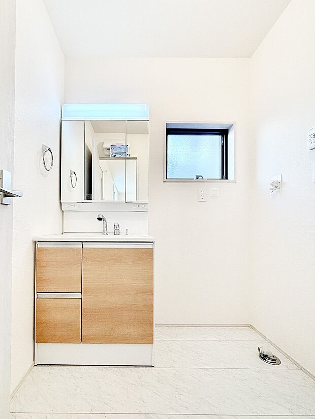 収納力と機能性に優れた洗面化粧台