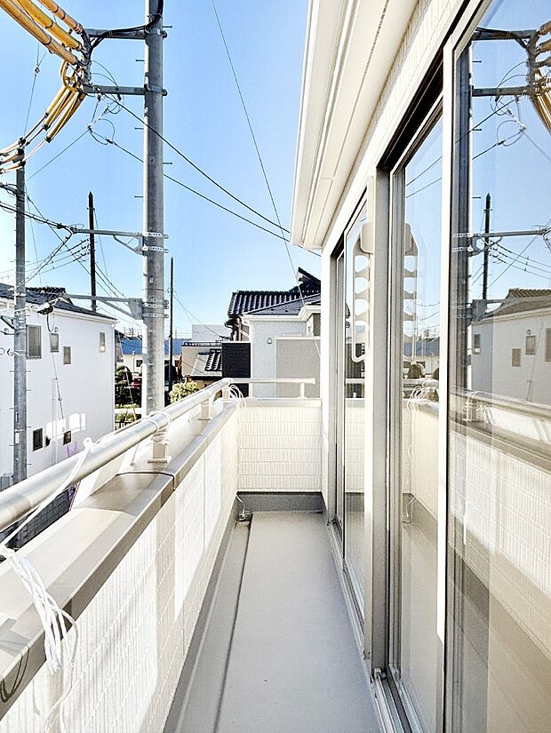 ゆったりバルコニーだから沢山お洗濯ものを干せます。