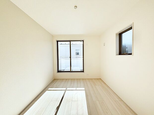 2面採光なので、明るく風通しも良く心地良い生活が送れます。