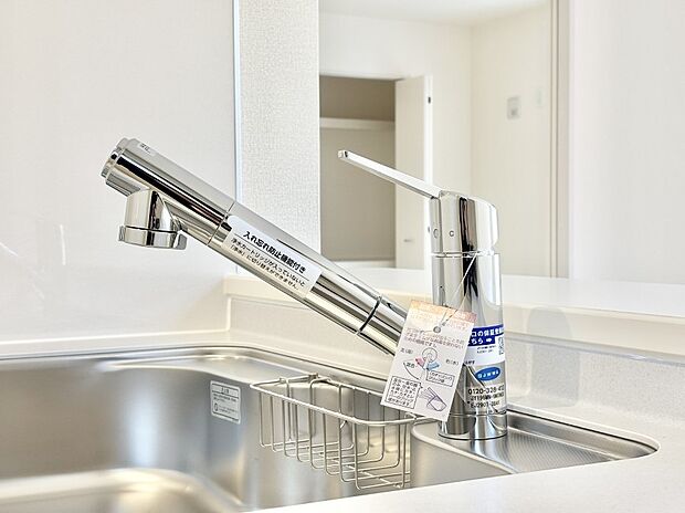 いつでも清潔なおいしいお水を。一つの水栓で水道水と浄水を使い分け。