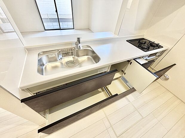 使いやすさを優先したスライド式収納タイプ!