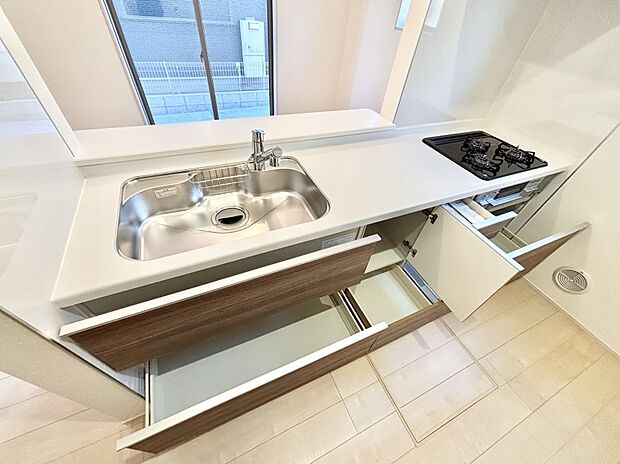 使いやすさを優先したスライド式収納タイプ!