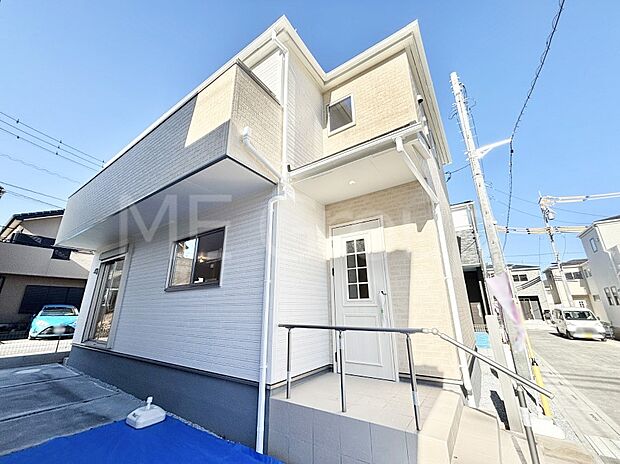 たっぷりの陽光と開放感に包まれる明るい住まい