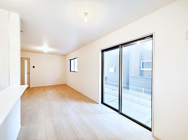 日当たりの良いリビング。お気に入りのグリーンを飾れば更に心地よさがアップ！