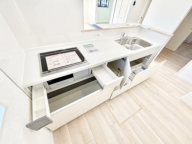 使いやすさを優先したスライド式収納タイプ!