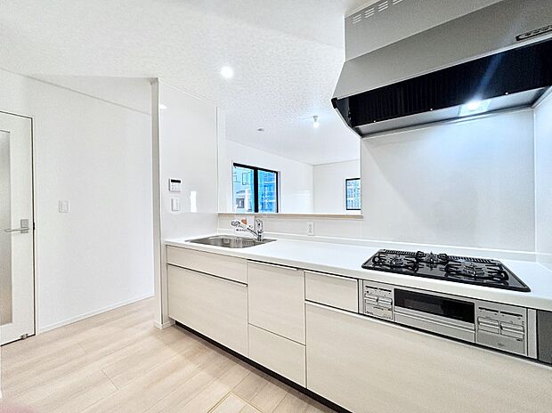 広々とした使い勝手の良いキッチンで日々のお料理も楽しくなりそう