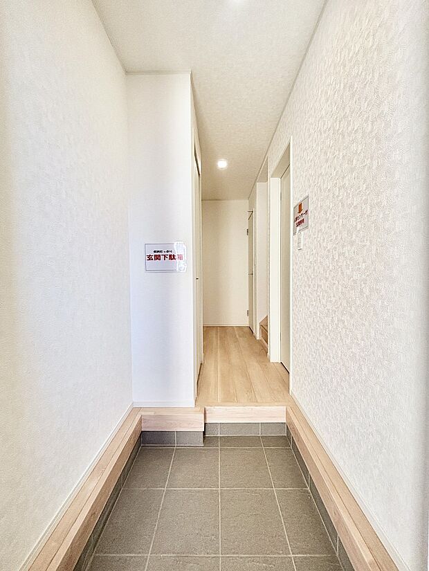 明るい玄関はお客様をお出迎えするのにぴったりです!