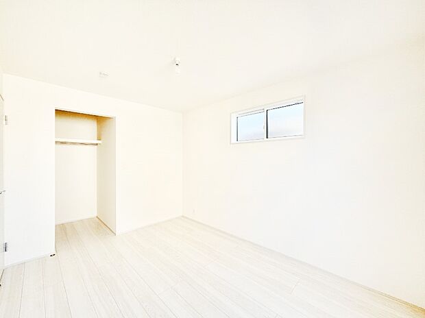 大容量の収納力が嬉しいWIC付きのお部屋でゆったりリラックスタイムが過ごせます!