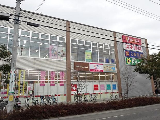 ショッピングセンター 2500m フェスタスクエア