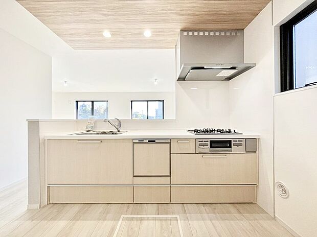 リビングで遊ぶお子様を見守りながらお料理ができる対面キッチン