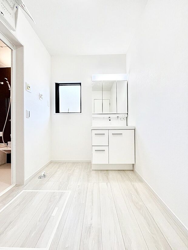 ゆとりの洗面スペースで朝の身支度もラクラク