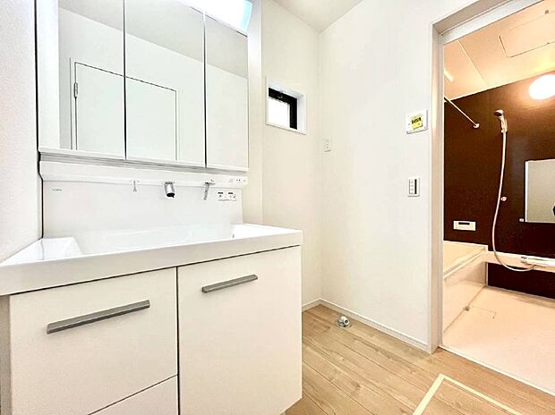 清潔感のある快適空間です。毎日の身支度も気持ち良くお使い頂けます。 