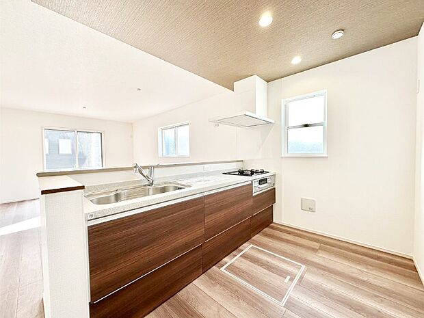 料理をしながらご家族との会話を楽しめる対面カウンターキッチン