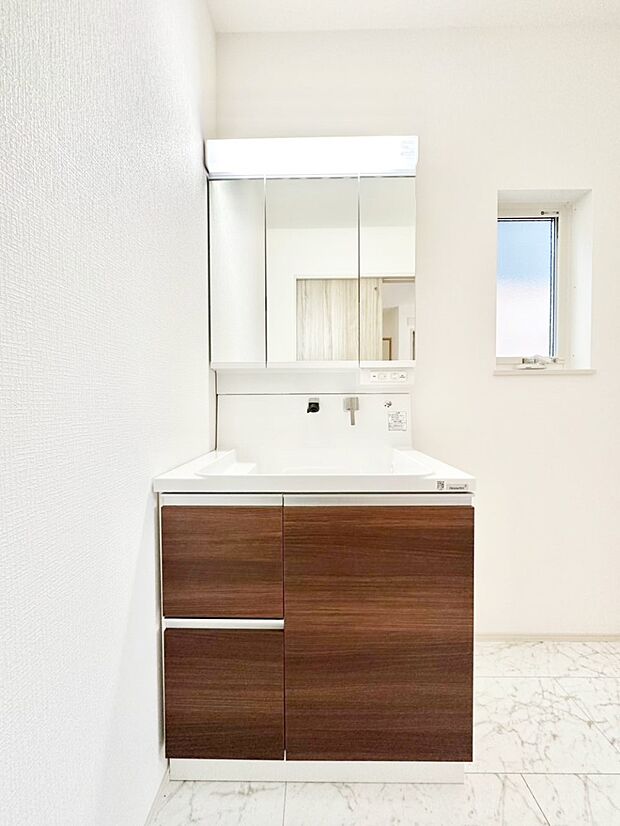 収納力と機能性に優れた洗面化粧台