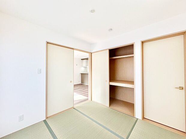 リビング隣接の和室は毎日の暮らしに癒しと安らぎをもたらしてくれます